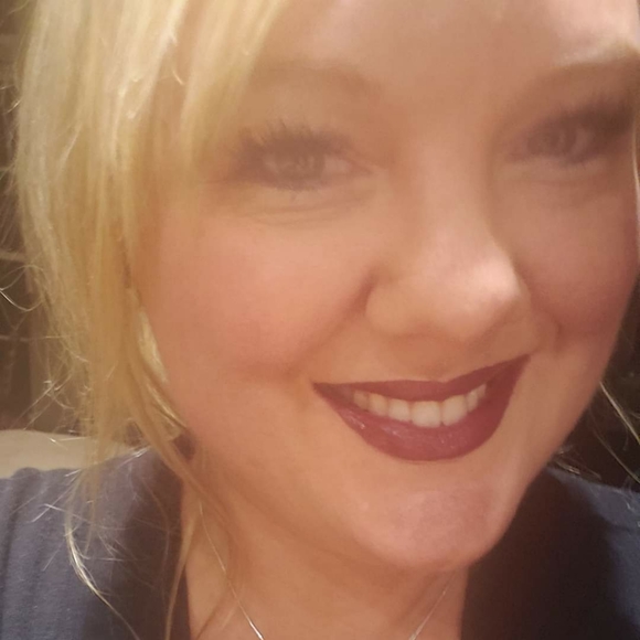 Meet your Posher, Carrie - Picture 1 of 1